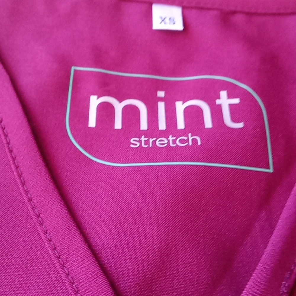 NWT Mint brand ladies scrubs top, sz XS, S - Picture 4 of 8